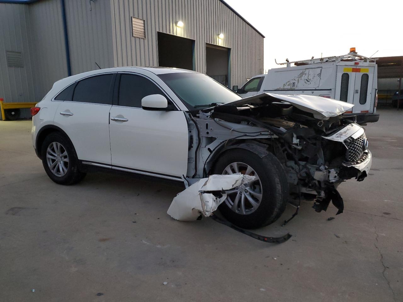 2017 Infiniti QX70 VIN JN8CS1MU8HM142230 Copart auction photo, front end damage thumbnail 4