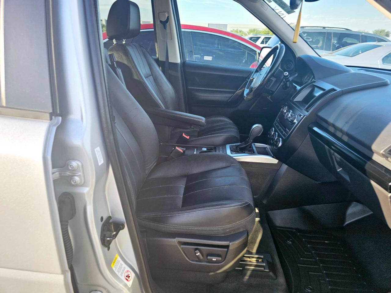 2014 Land Rover LR2 VIN SALFR2BG5EH389838 Copart auction photo, normal wear / minor dent/scratches damage thumbnail 5