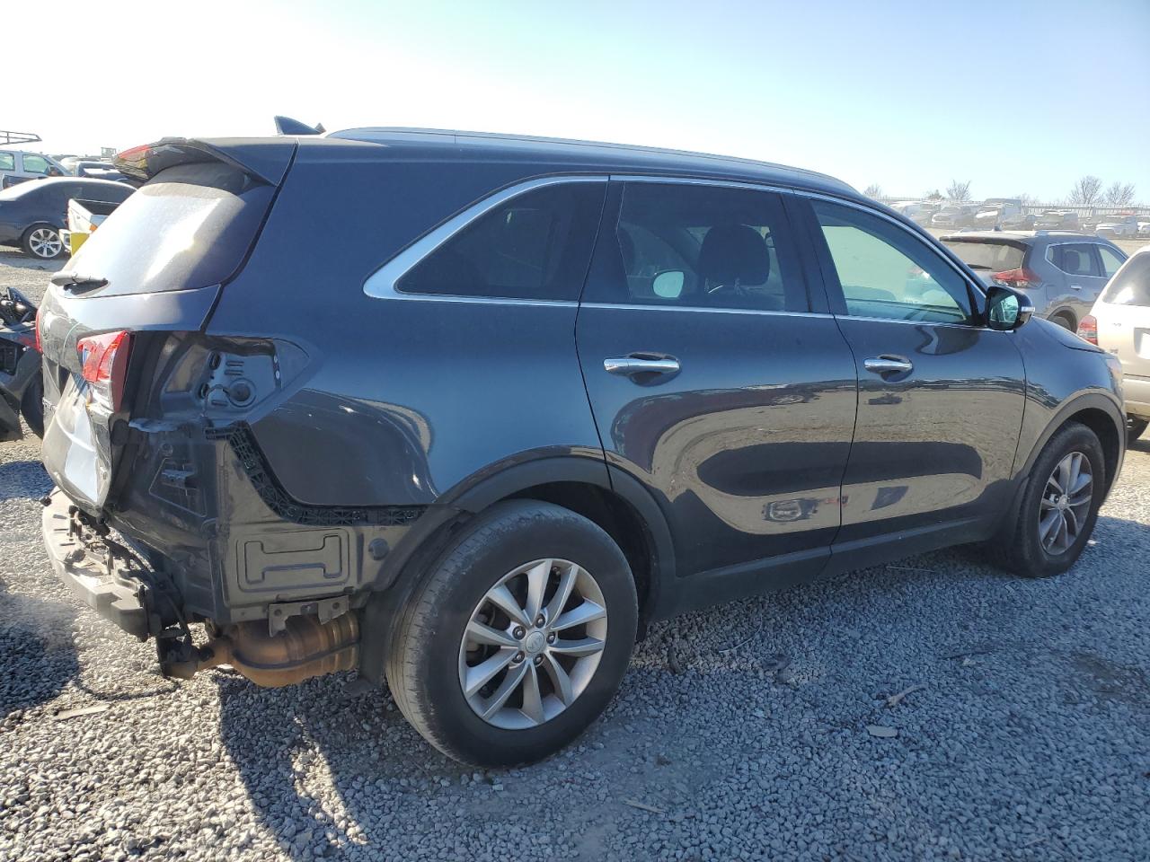 2017 KIA Sorento VIN 5XYPG4A38HG218493 Copart auction photo, rear end / minor dent/scratches damage thumbnail 3