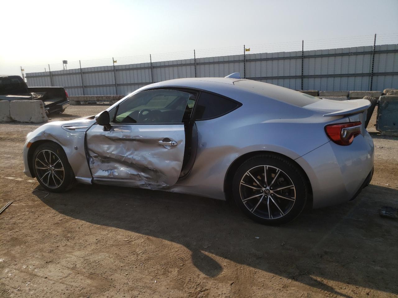 2017 Toyota GT86 VIN JF1ZNAA13H8702290 Copart auction photo, side / front end damage thumbnail 2