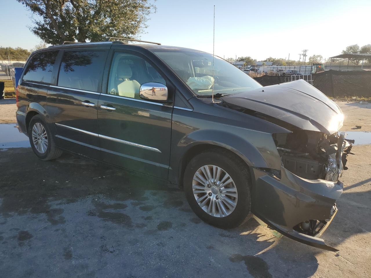 2012 Chrysler Town & Country VIN 2C4RC1GG2CR140732 Copart auction photo, front end damage thumbnail 4