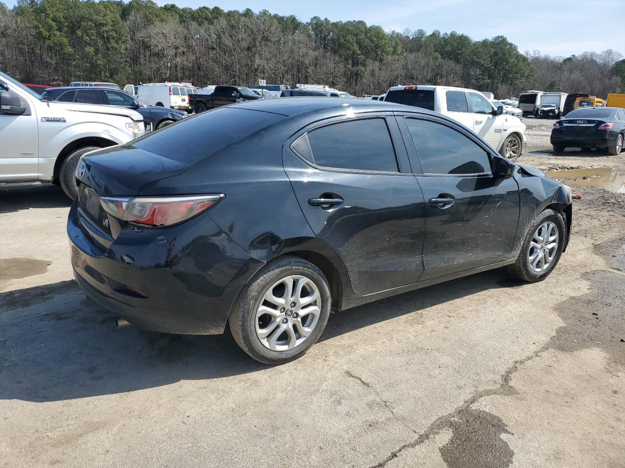 2017 Toyota Yaris VIN 3MYDLBYV1HY182976 Copart auction photo, front end / all over damage thumbnail 3