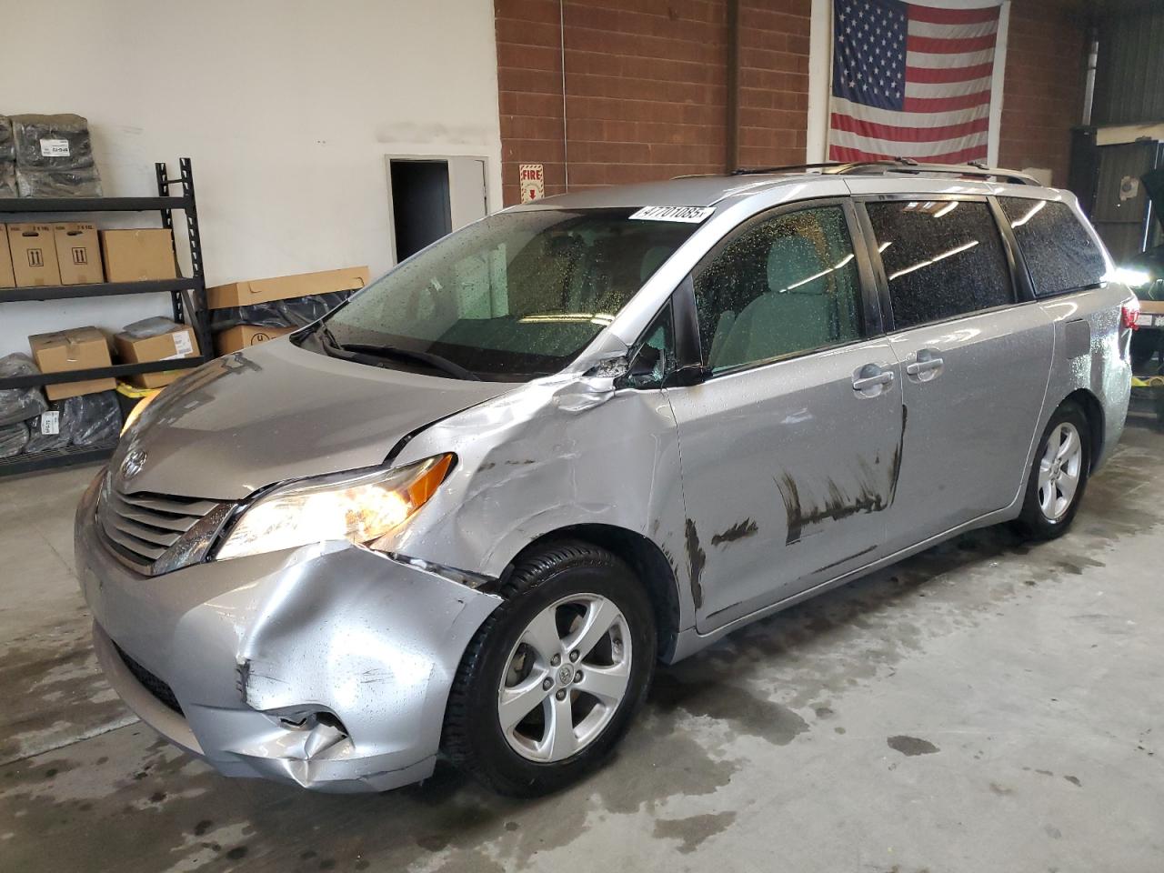 2017 Toyota Sienna VIN 5TDKZ3DC0HS794771 - Copart auction photo