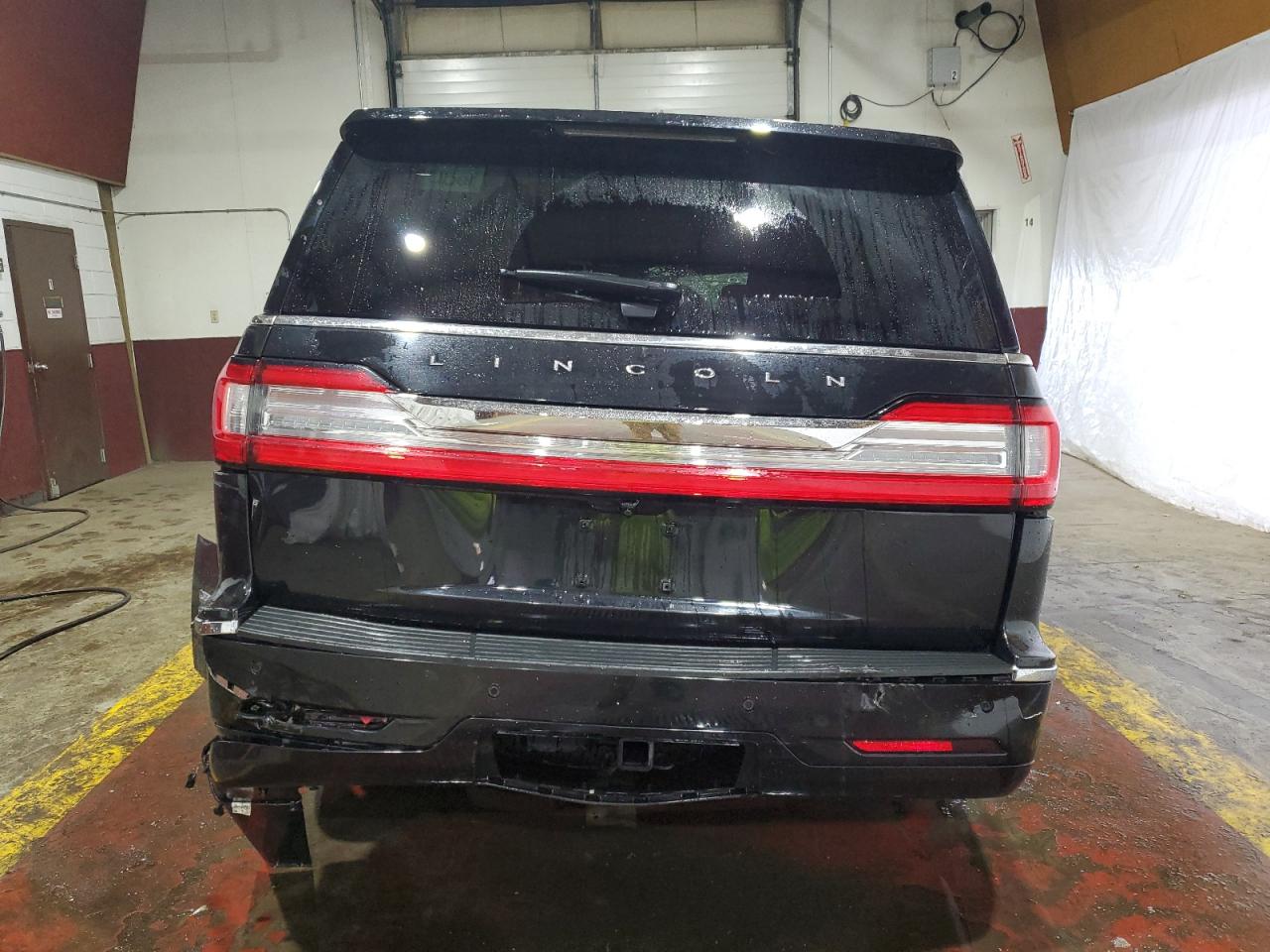 2020 Lincoln Navigator VIN 5LMJJ3KT6LEL07411 Copart auction photo, biohazard/chemical / all over damage thumbnail 6
