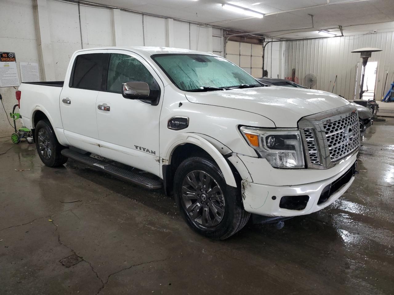 2017 Nissan Titan VIN 1N6AA1E52HN526038 Copart auction photo, front end / minor dent/scratches damage thumbnail 4