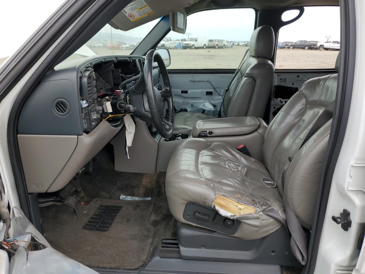 2002 Chevrolet Suburban VIN 3GNFK16T12G337293 Copart auction photo, vandalism / stripped damage thumbnail 7