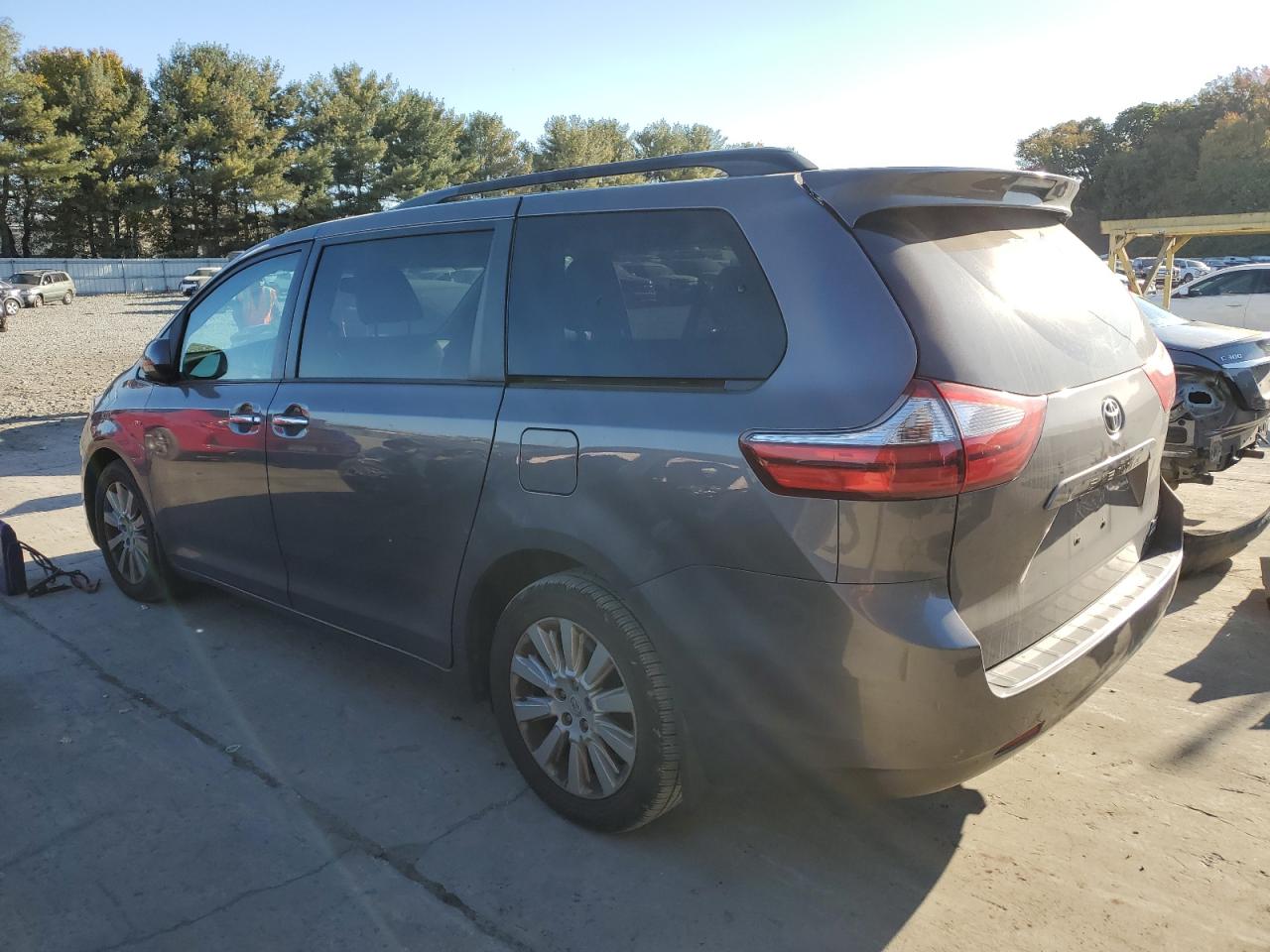 2016 Toyota Sienna VIN 5TDDK3DC1GS139515 Copart auction photo, side / front end damage thumbnail 2