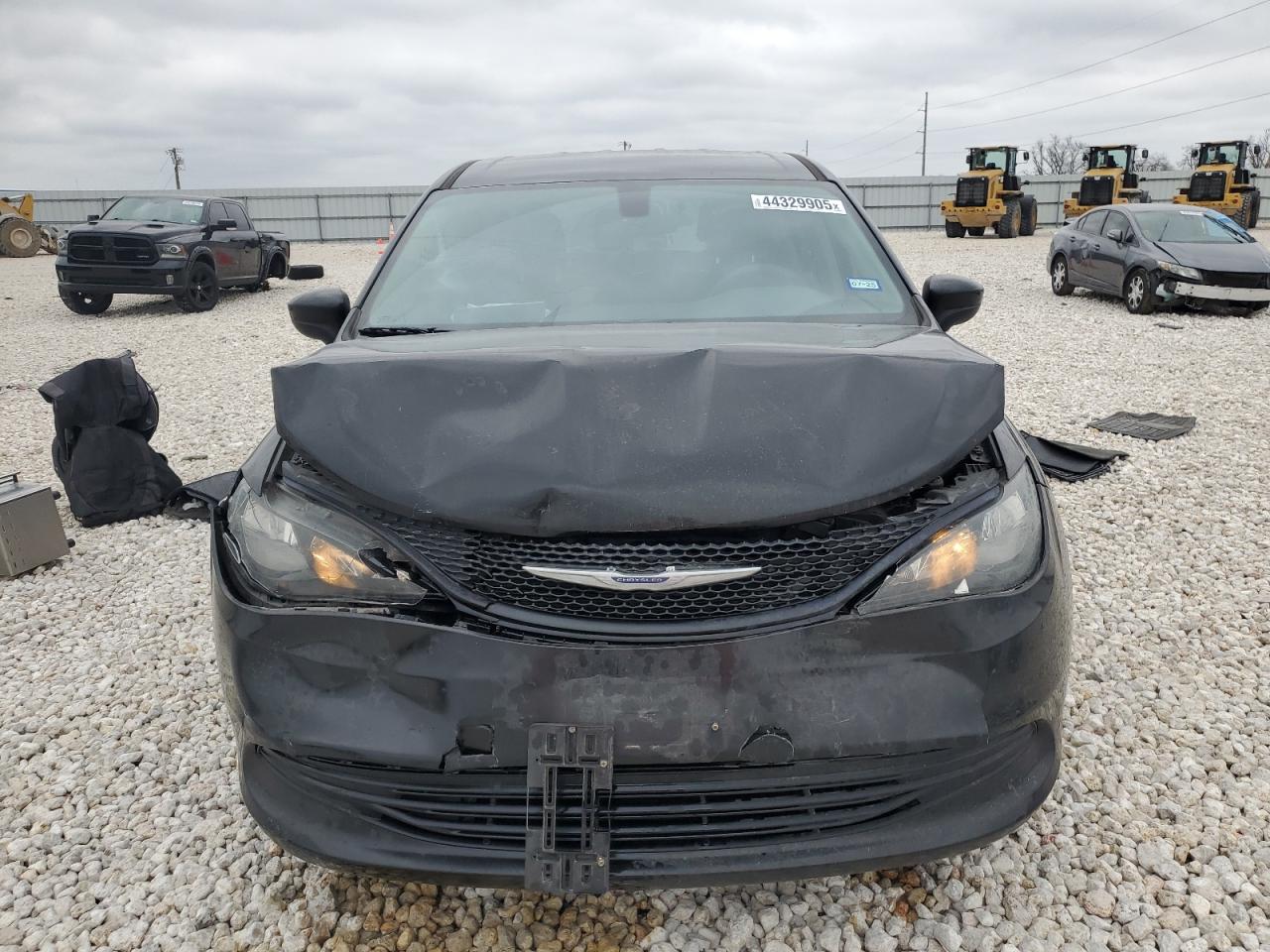 2020 Chrysler Voyager VIN 2C4RC1AG5LR146274 Copart auction photo, front end damage thumbnail 5