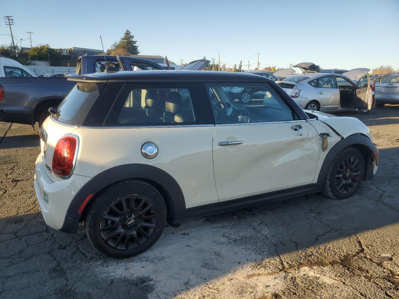 2018 MINI Cooper VIN WMWXP7C59J2A47236 Copart auction photo, front end / side damage thumbnail 3