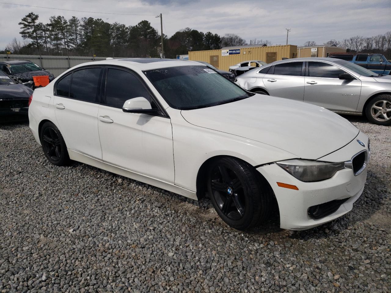 2014 BMW 3er VIN WBA3C3G53ENR25046 Copart auction photo, front end / minor dent/scratches damage thumbnail 4