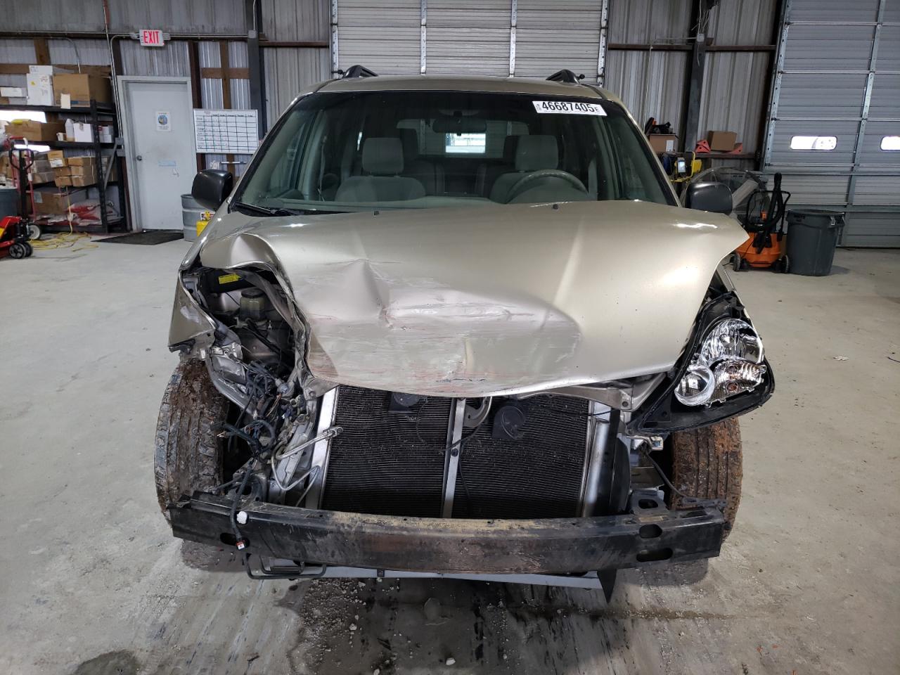 2004 Toyota Sienna VIN 5TDZA23C14S176600 Copart auction photo, front end / minor dent/scratches damage thumbnail 5
