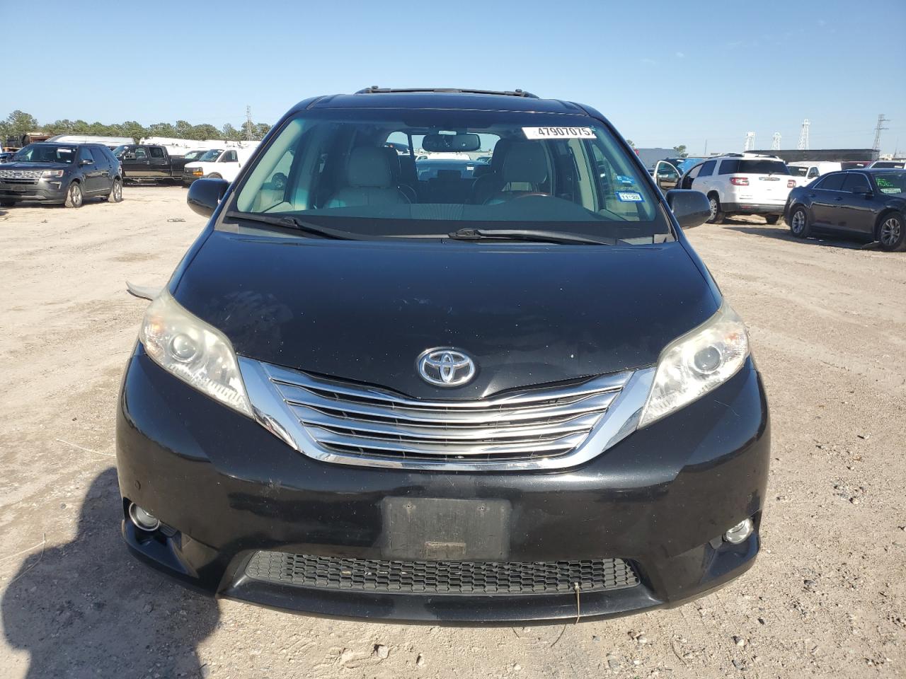 2012 Toyota Sienna VIN 5TDYK3DC4CS195041 Copart auction photo, rear end / minor dent/scratches damage thumbnail 5