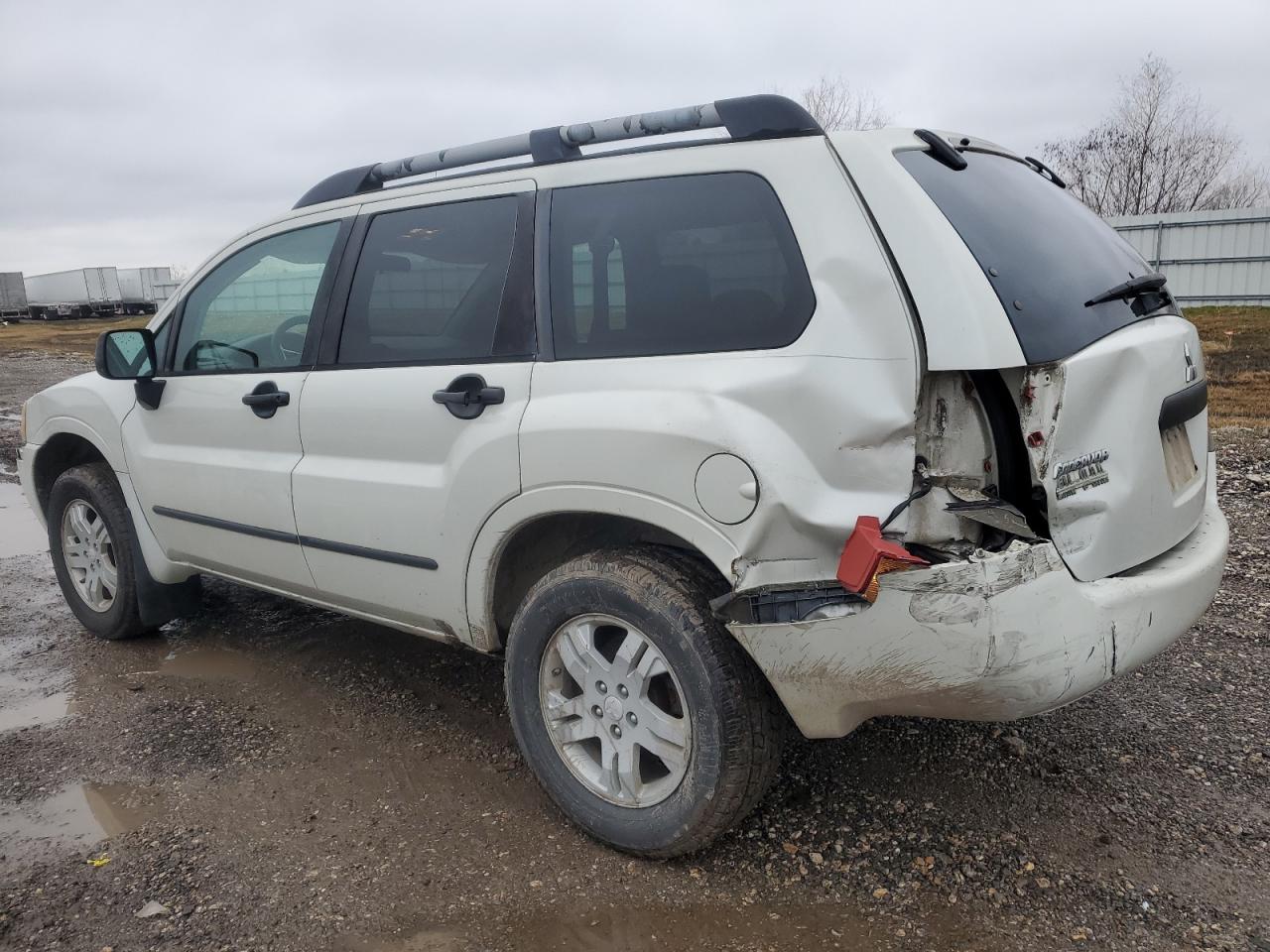 2004 Mitsubishi Endeavor VIN 4A4MM21S04E149821 Copart auction photo, rear end / minor dent/scratches damage thumbnail 2