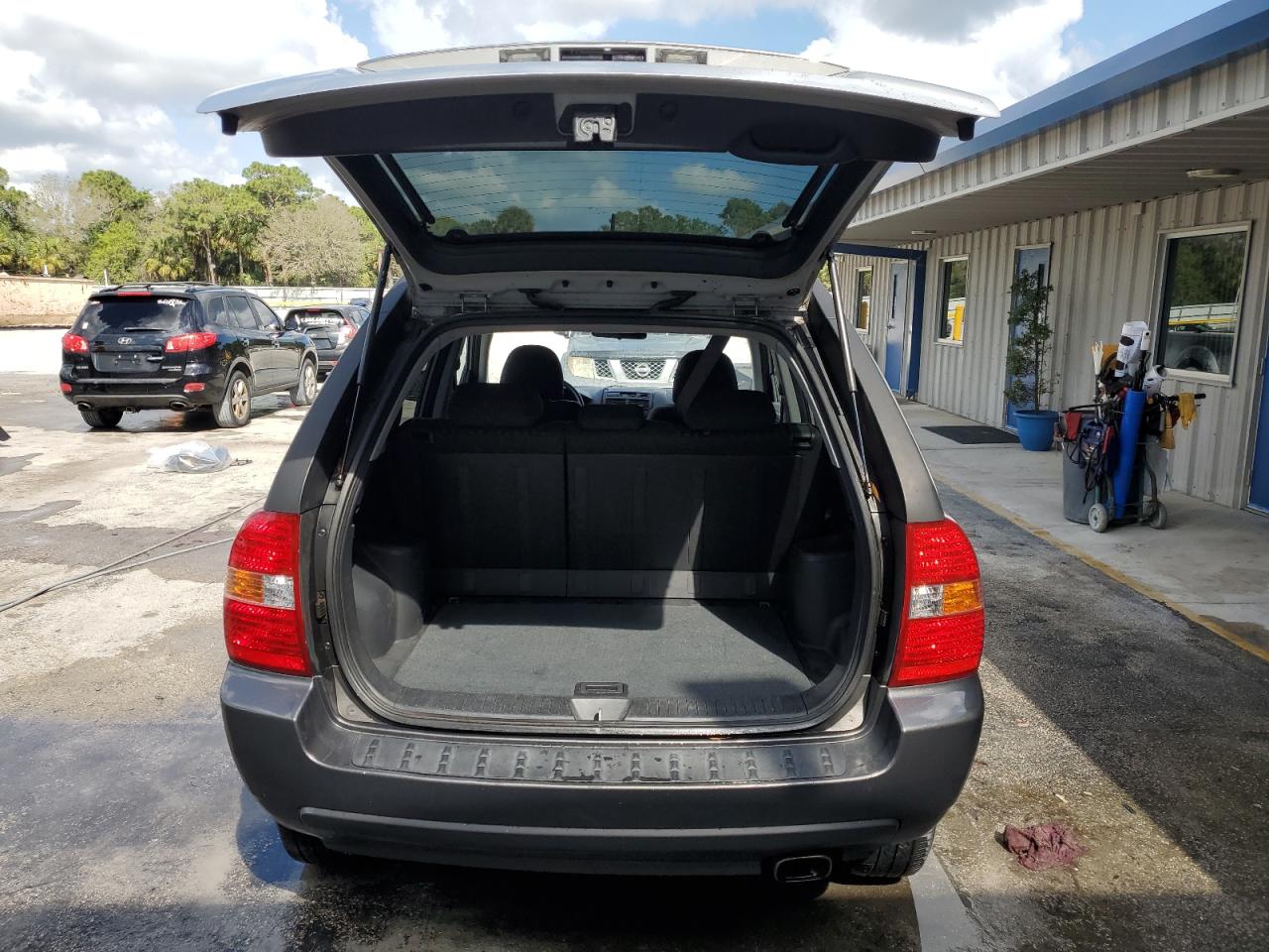 2008 KIA Sportage VIN KNDJF724487518868 Copart auction photo, front end / minor dent/scratches damage thumbnail 6