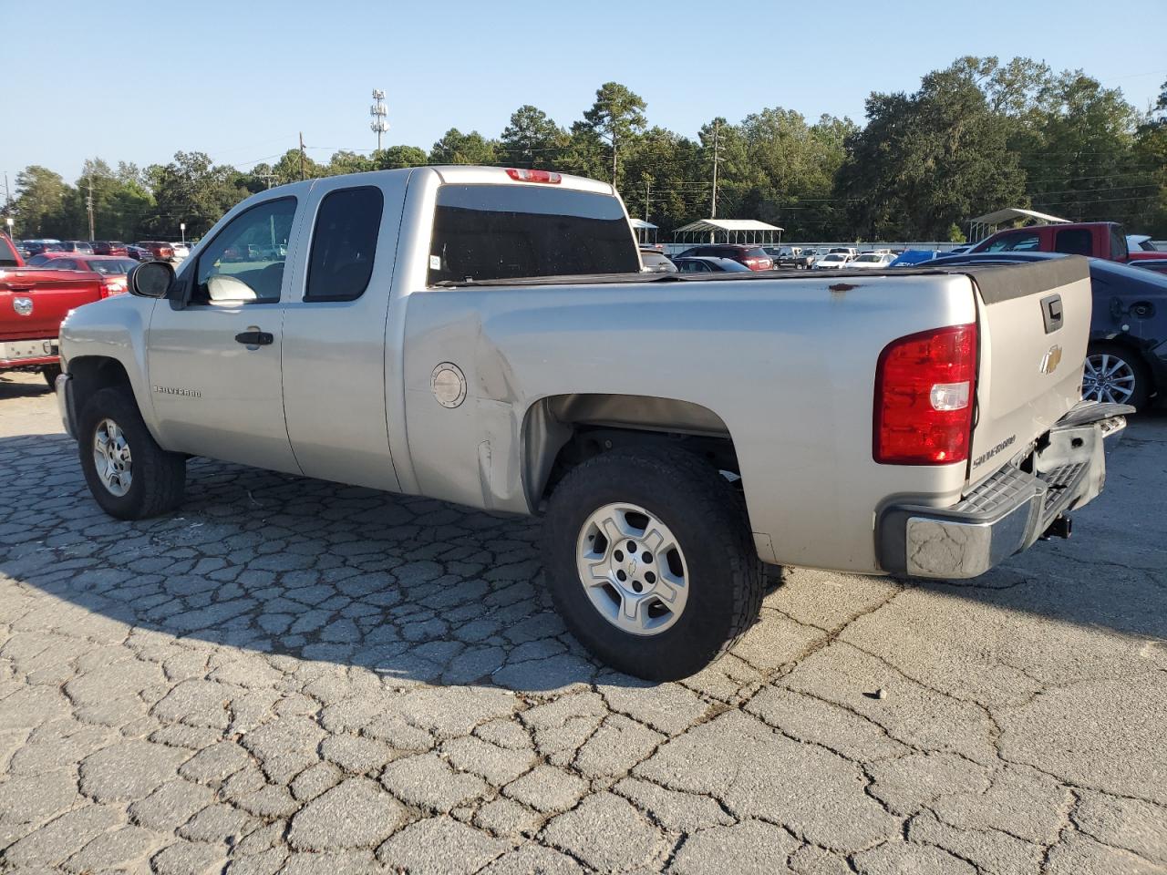 2007 Chevrolet Silverado VIN 2GCEC19C071617784 Copart auction photo, rear end damage thumbnail 2