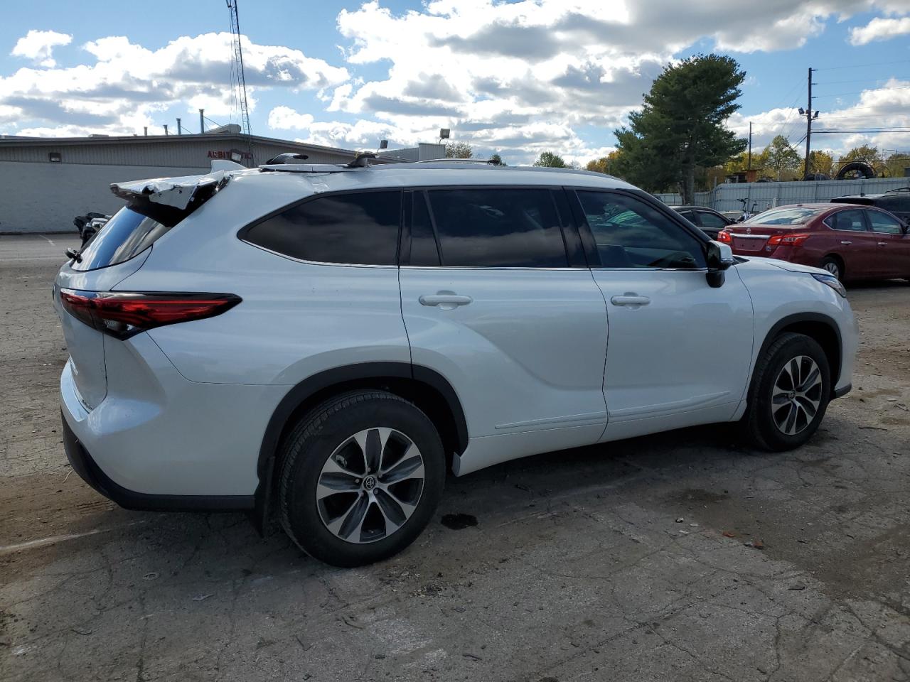 2022 Toyota Highlander VIN 5TDGZRBH8NS244219 Copart auction photo, top/roof damage thumbnail 3