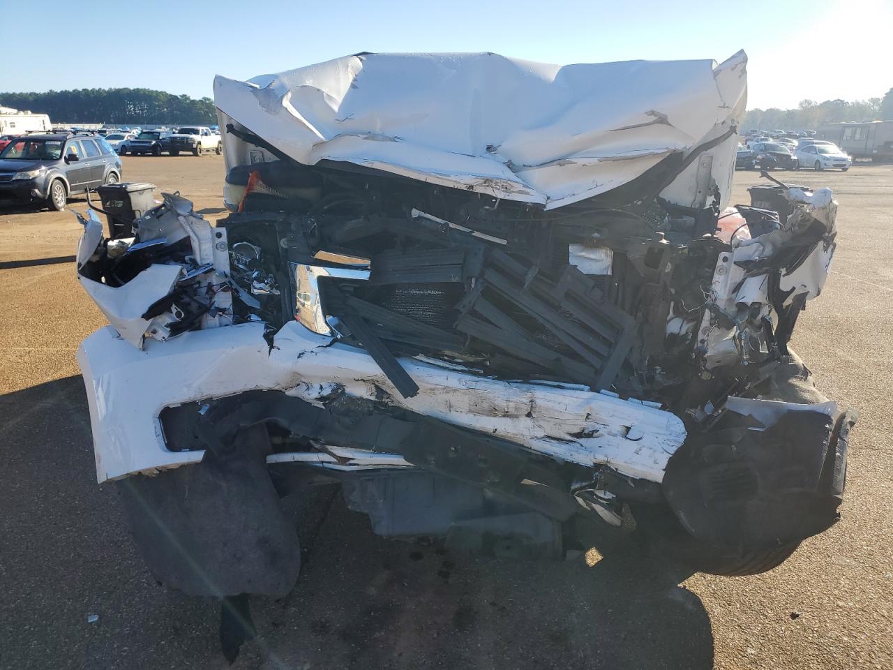 2018 Chevrolet Suburban VIN 1GNSCHKC4JR266146 Copart auction photo, front end / all over damage thumbnail 13