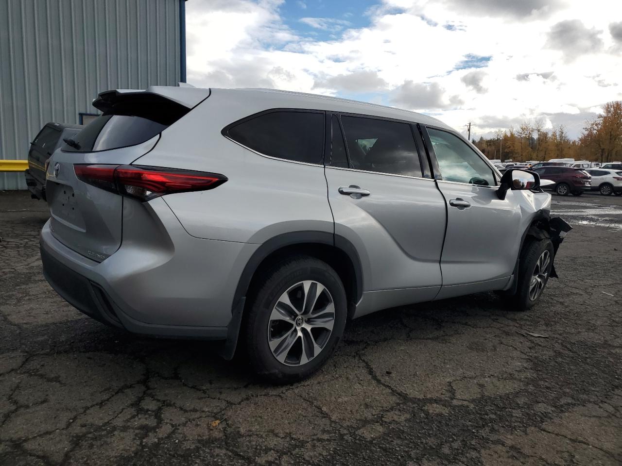 2021 Toyota Highlander VIN 5TDGZRBH2MS545163 Copart auction photo, front end / mechanical damage thumbnail 3