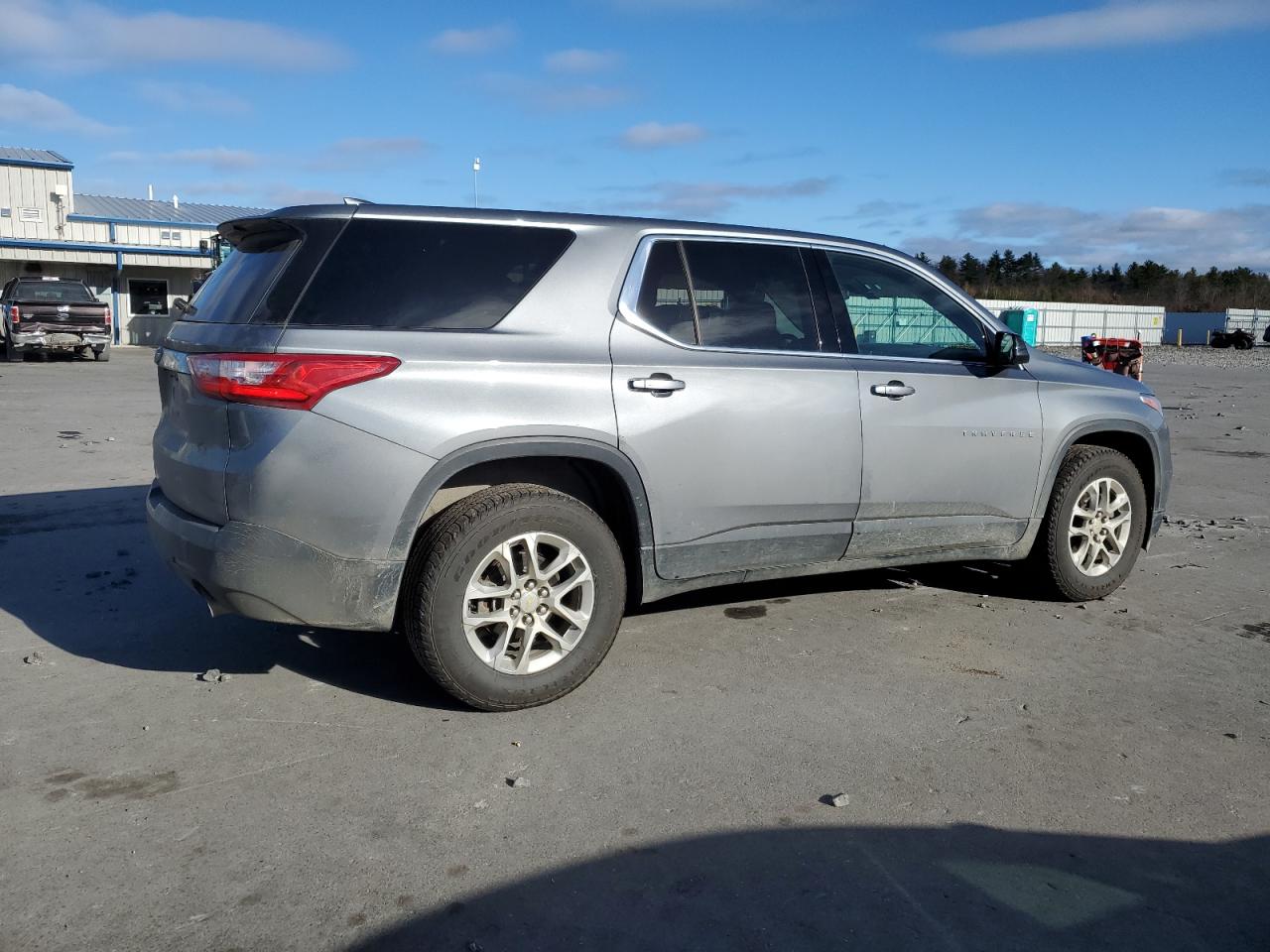 2019 Chevrolet Traverse VIN 1GNEVFKW7KJ302692 Copart auction photo, side / minor dent/scratches damage thumbnail 3
