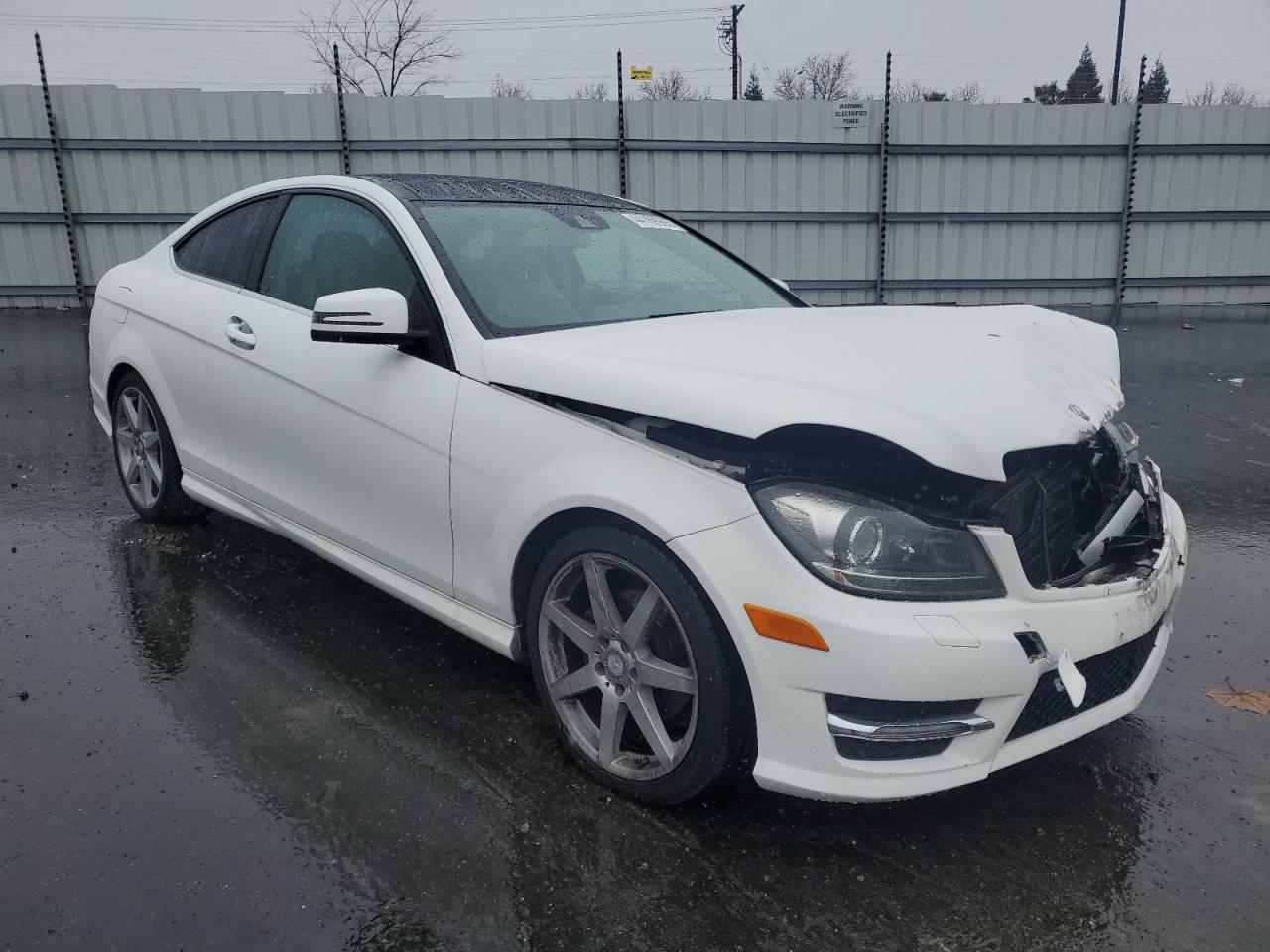 2013 Mercedes-Benz C-klasse VIN WDDGJ4HB9DG053114 Copart auction photo, front end damage thumbnail 4