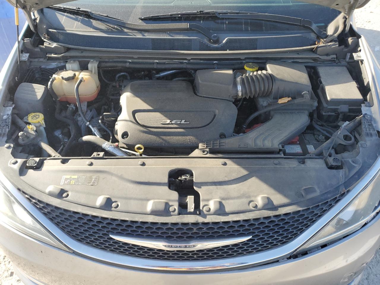 2017 Chrysler Pacifica VIN 2C4RC1EGXHR616381 Copart auction photo, front end / minor dent/scratches damage thumbnail 12