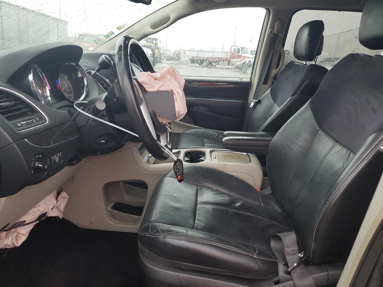 2016 Chrysler Town & Country VIN 2C4RC1GG7GR104301 Copart auction photo, front end damage thumbnail 7