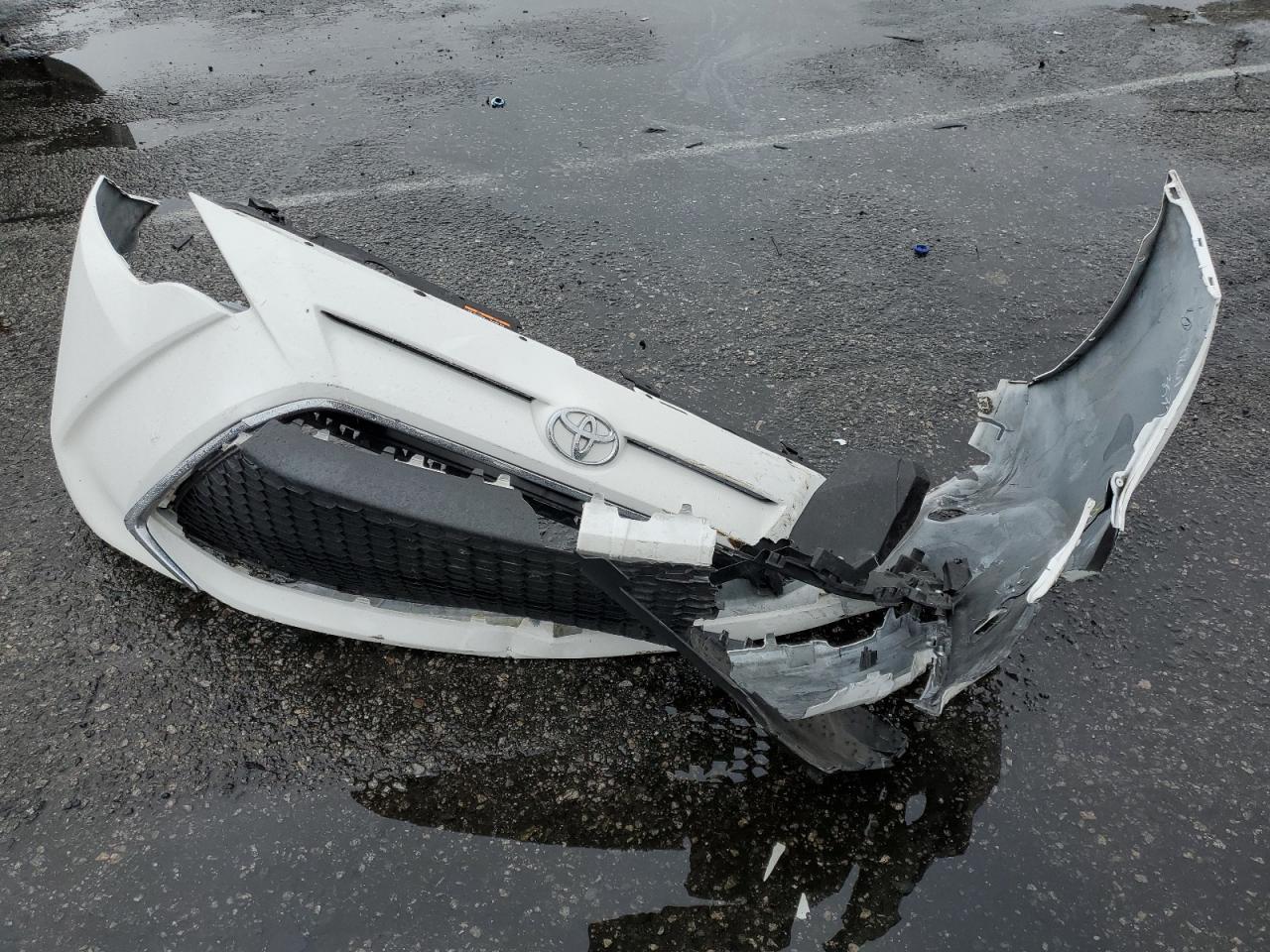 2020 Toyota Yaris VIN 3MYDLBYV8LY716435 Copart auction photo, front end / minor dent/scratches damage thumbnail 12