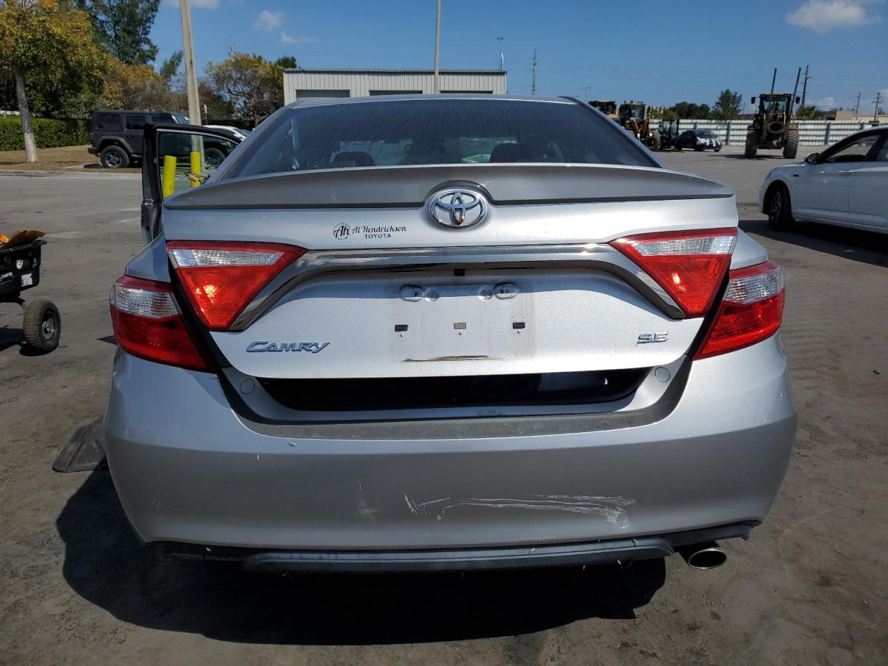 2015 Toyota Camry VIN 4T1BF1FK5FU082083 Copart auction photo, front end / rear end damage thumbnail 6