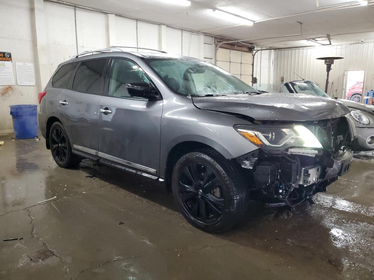 2017 Nissan Pathfinder VIN 5N1DR2MM3HC904804 Copart auction photo, front end / minor dent/scratches damage thumbnail 4