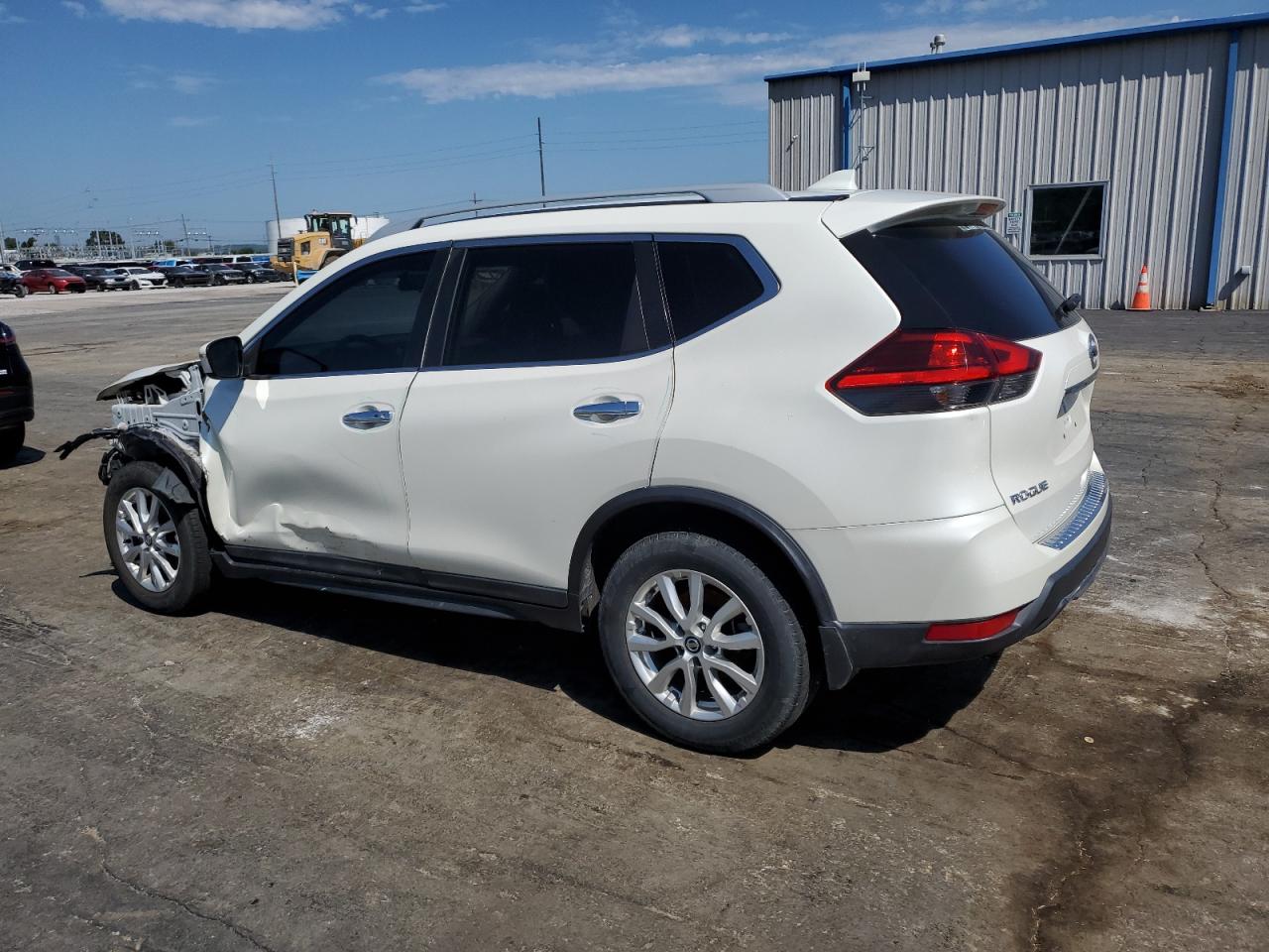 2017 Nissan Rogue VIN 5N1AT2MT5HC885166 Copart auction photo, front end / side damage thumbnail 2