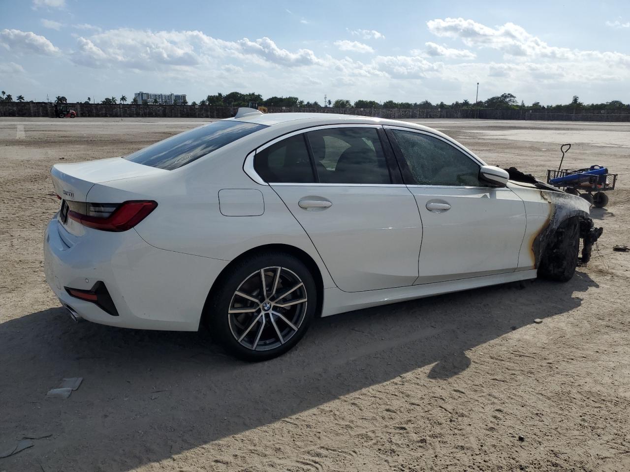 2020 BMW 3er VIN 3MW5R1J03L8B09351 Copart auction photo, burn - engine / front end damage thumbnail 3