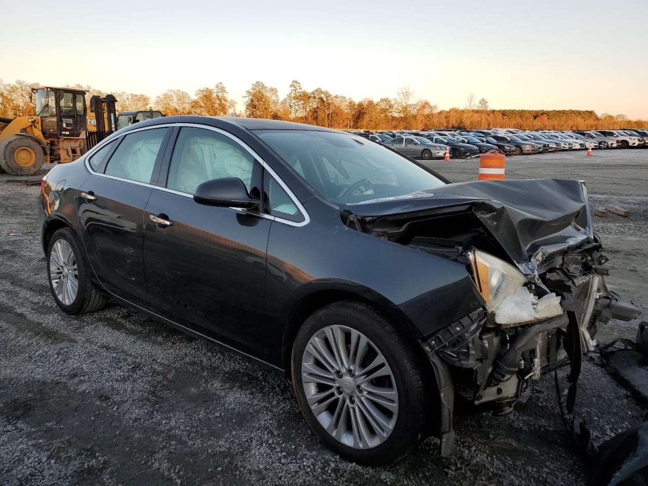 2014 Buick Verano VIN 1G4PP5SK9E4157639 Copart auction photo, front end / side damage thumbnail 4