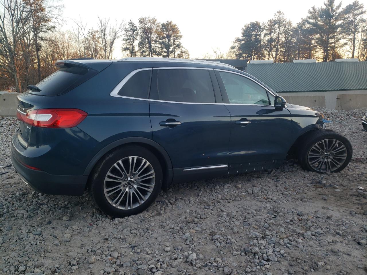 2016 Lincoln MKX VIN 2LMTJ8LR0GBL71252 Copart auction photo, front end / undercarriage damage thumbnail 3