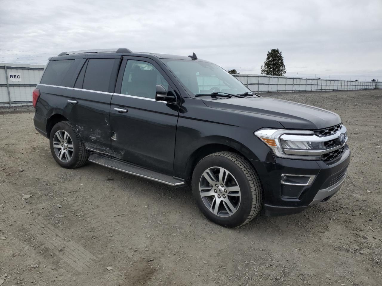 2022 Ford Expedition VIN 1FMJU2AT6NEA26301 Copart auction photo, side / rear end damage thumbnail 4