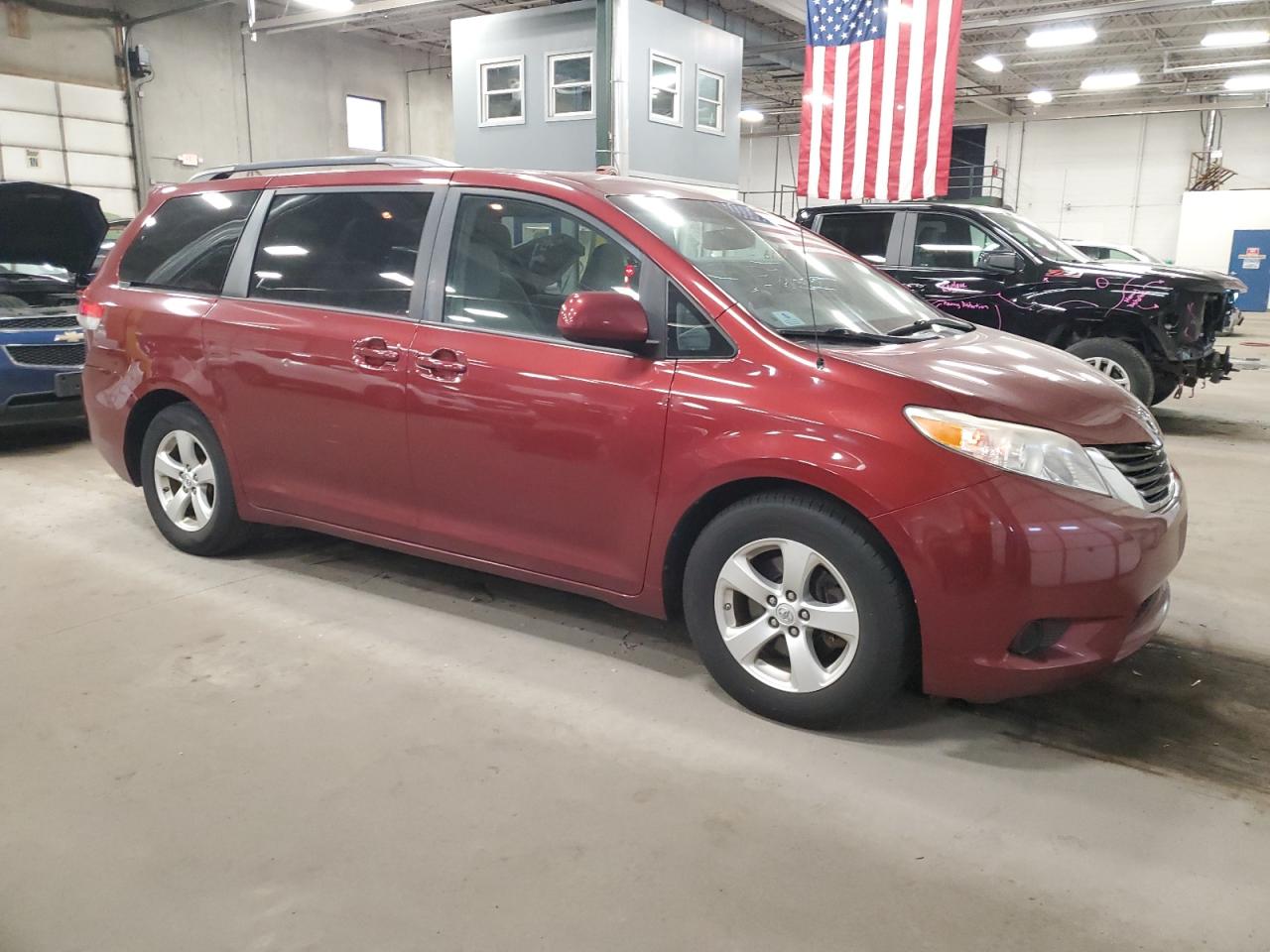 2011 Toyota Sienna VIN 5TDKK3DC5BS117064 Copart auction photo, rear end / front end damage thumbnail 4