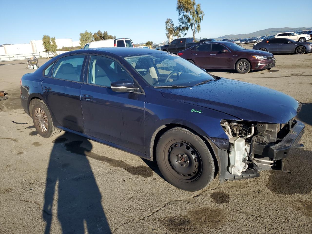 2015 Volkswagen Passat VIN 1VWAT7A38FC097398 Copart auction photo, front end damage thumbnail 4