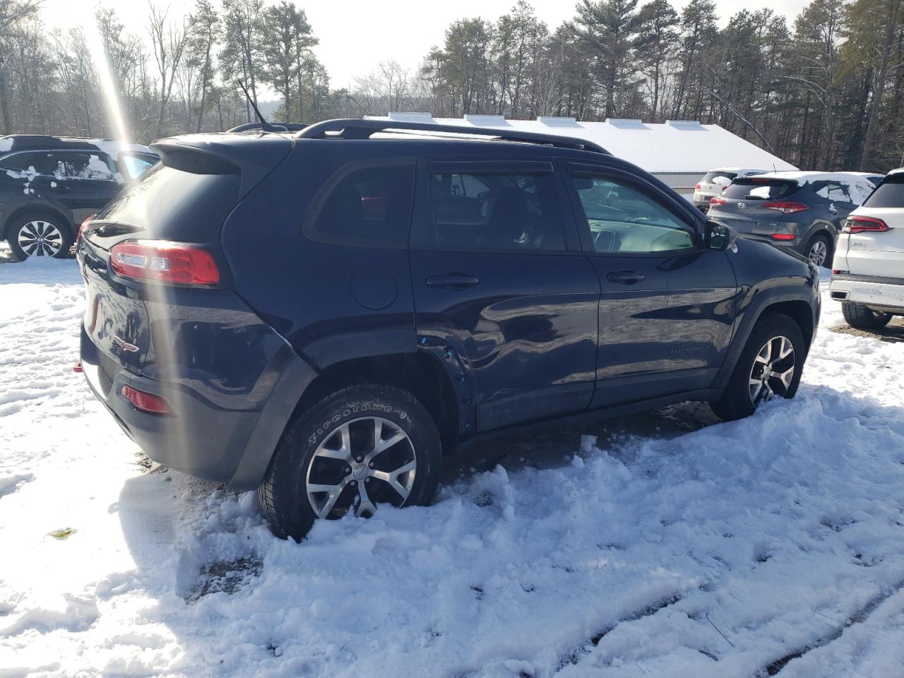 2015 Jeep Cherokee VIN 1C4PJMBS2FW786679 Copart auction photo, rear end / side damage thumbnail 3