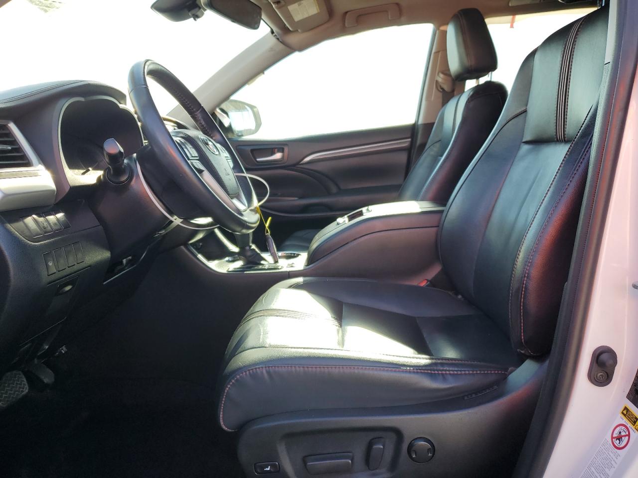 2019 Toyota Highlander VIN 5TDKZRFH4KS566730 Copart auction photo, rear end / minor dent/scratches damage thumbnail 7