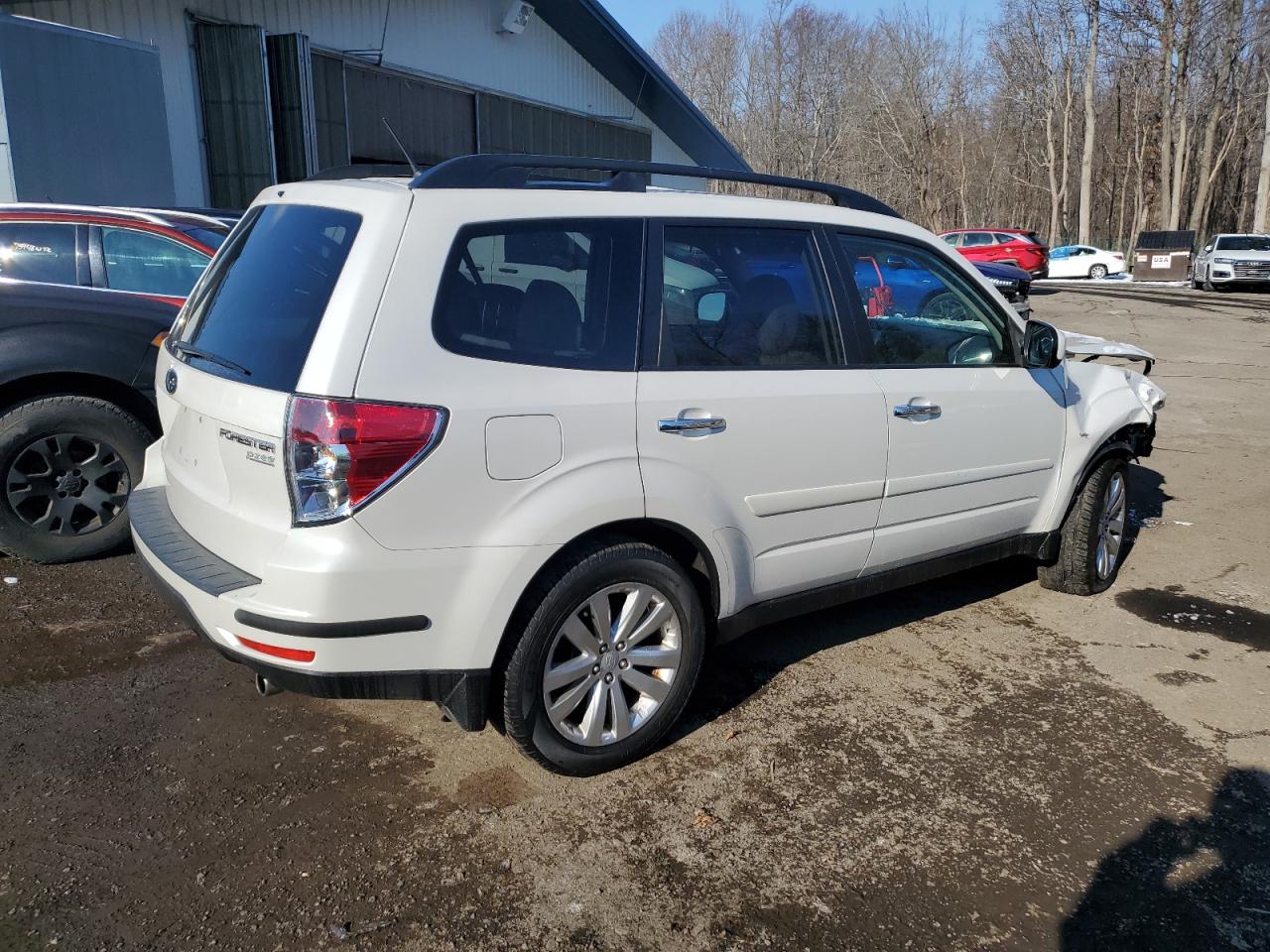 2013 Subaru Forester VIN JF2SHADC3DH414006 Copart auction photo, front end / minor dent/scratches damage thumbnail 3
