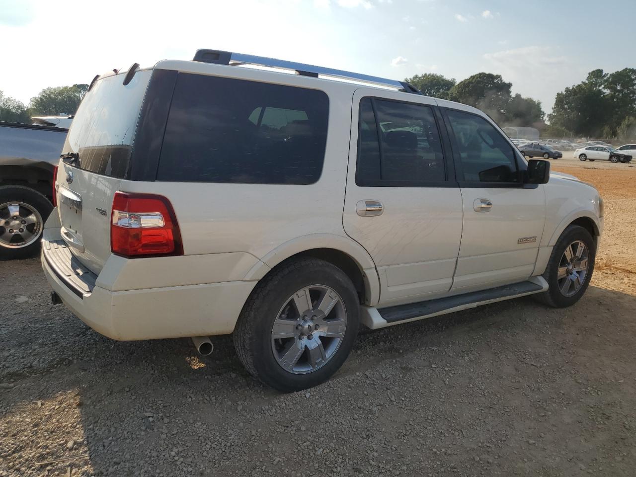2007 Ford Expedition VIN 1FMFU19567LA66110 Copart auction photo, front end damage thumbnail 3