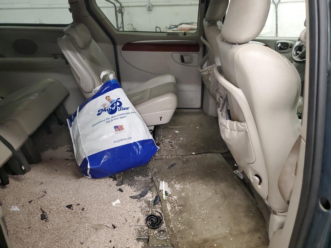 2006 Chrysler Town & Country VIN 2A8GP64L86R906471 Copart auction photo, front end damage thumbnail 11