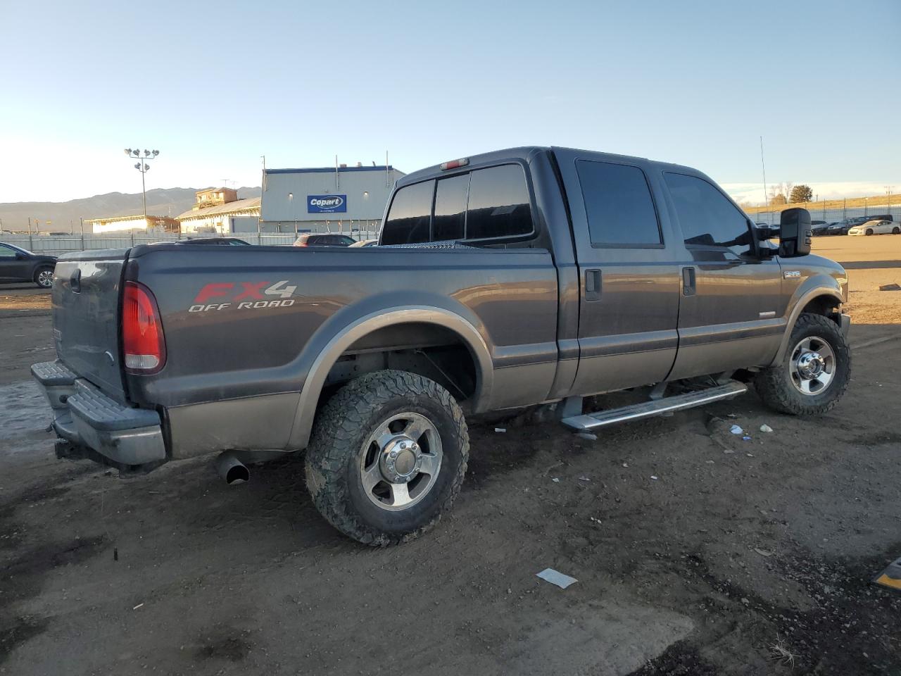 2005 Ford F250 VIN 1FTSW21P05EA62913 Copart auction photo, front end damage thumbnail 3