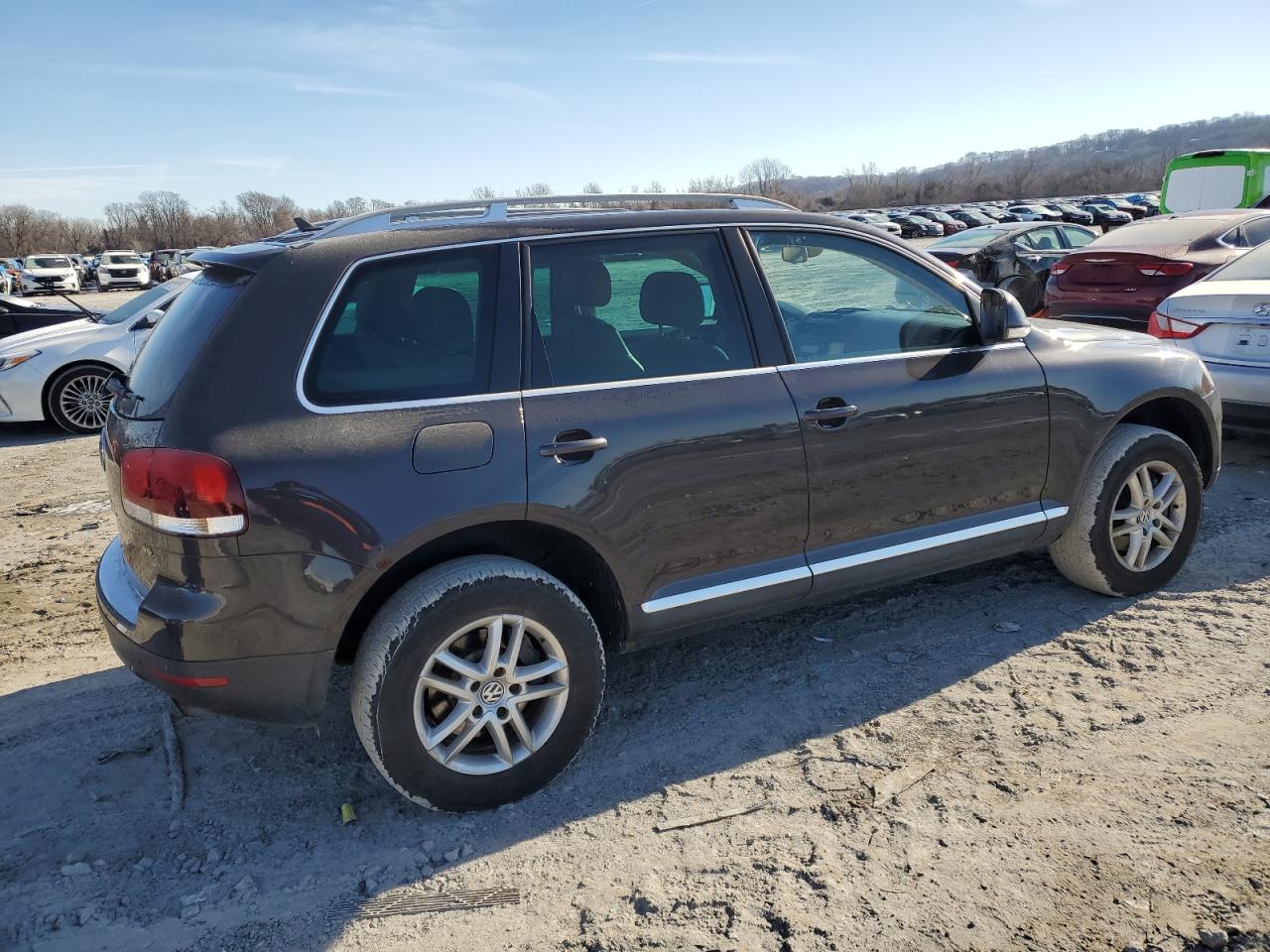 2008 Volkswagen Touareg VIN WVGBE77L68D001205 Copart auction photo, front end / side damage thumbnail 3