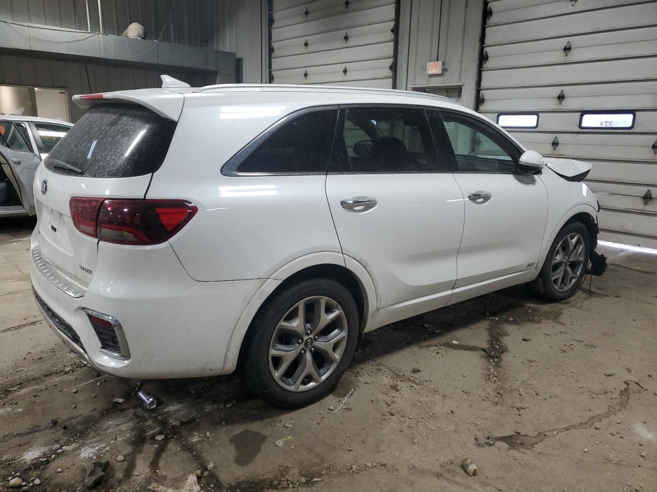 2020 KIA Sorento VIN 5XYPKDA51LG675011 Copart auction photo, front end / rear end damage thumbnail 3