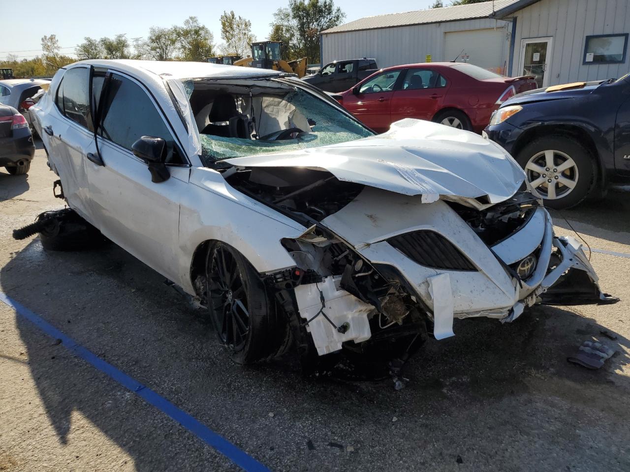 2019 Toyota Camry VIN 4T1B61HK7KU761439 Copart auction photo, rollover damage thumbnail 4