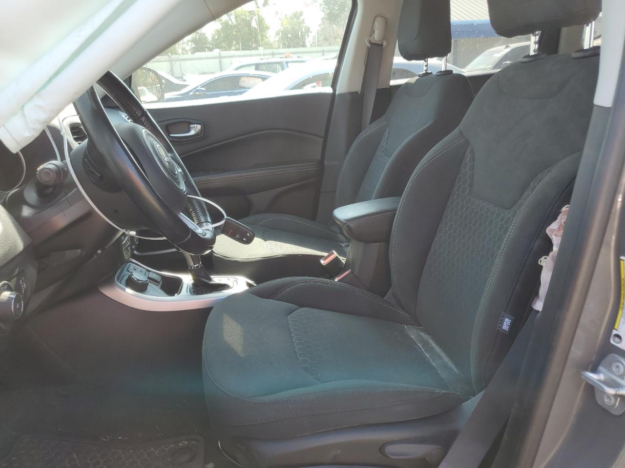 2019 Jeep Compass VIN 3C4NJDAB7KT828725 Copart auction photo, side / minor dent/scratches damage thumbnail 7