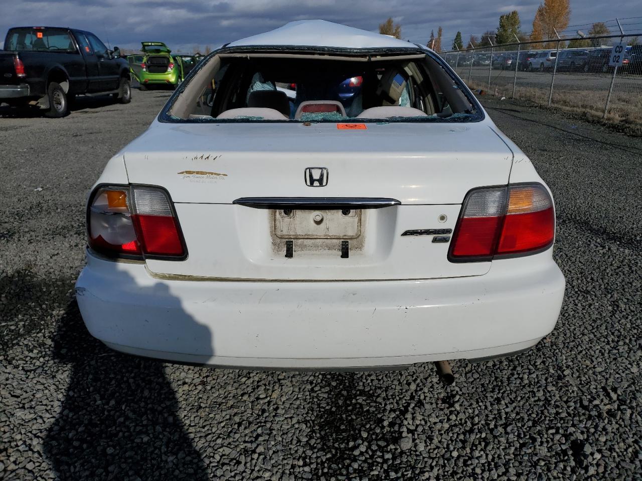 1996 Honda Accord VIN 1HGCD5633TA083164 Copart auction photo, all over damage thumbnail 6