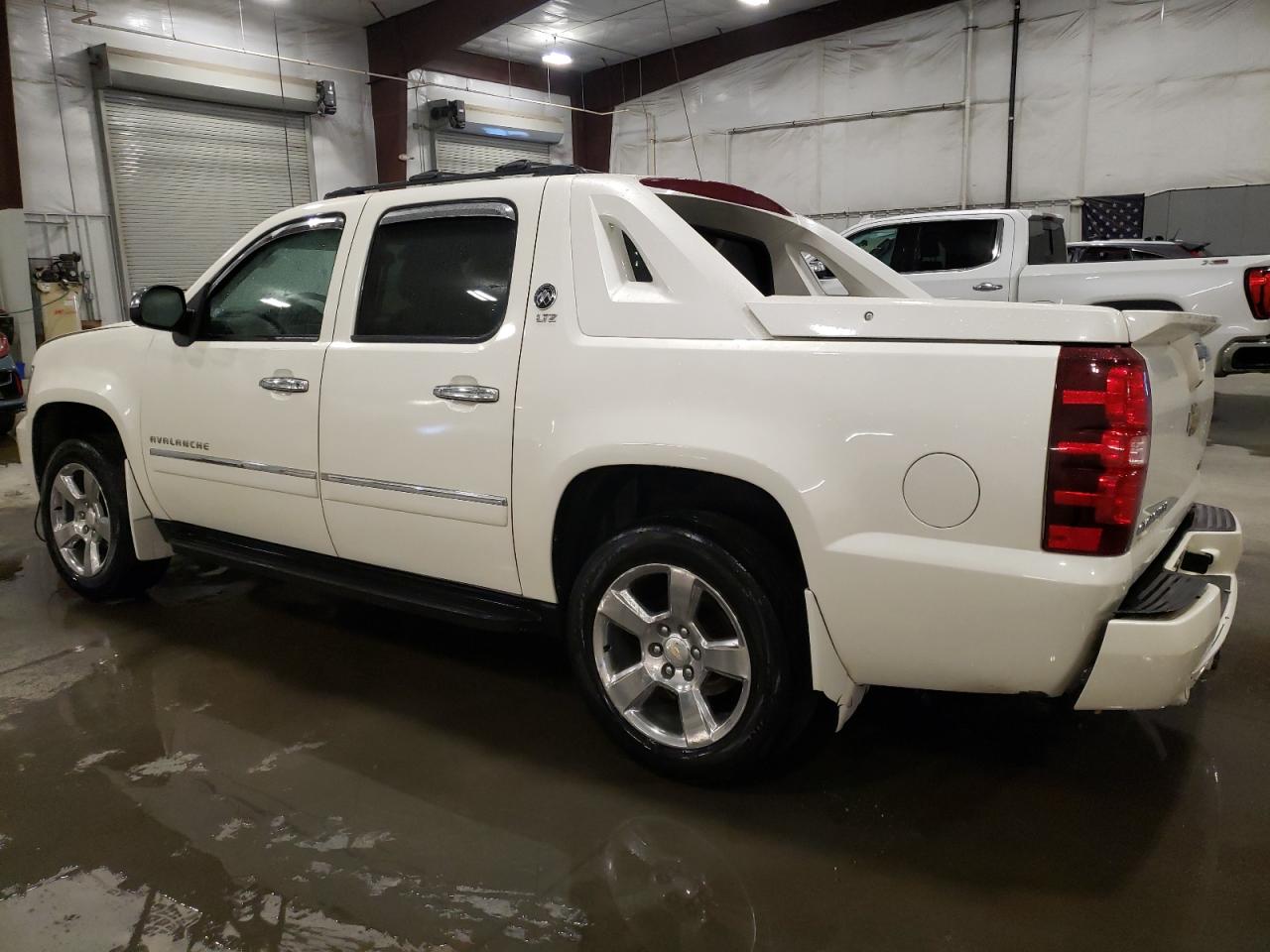 2011 Chevrolet Avalanche VIN 3GNTKGE33BG209984 Copart auction photo, front end / side damage thumbnail 2