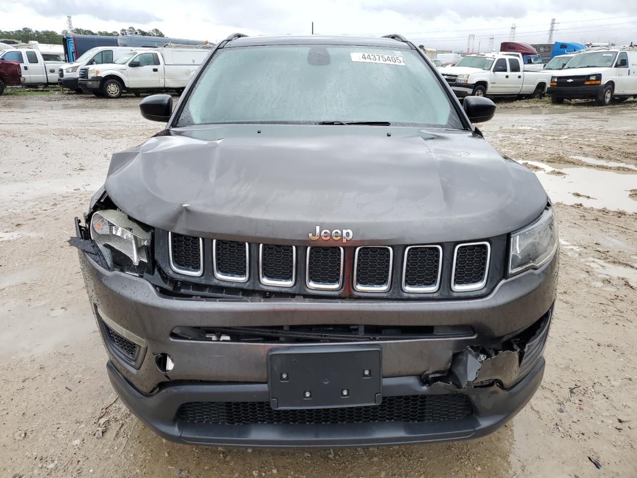 2020 Jeep Compass VIN 3C4NJCAB8LT102447 Copart auction photo, front end / minor dent/scratches damage thumbnail 5
