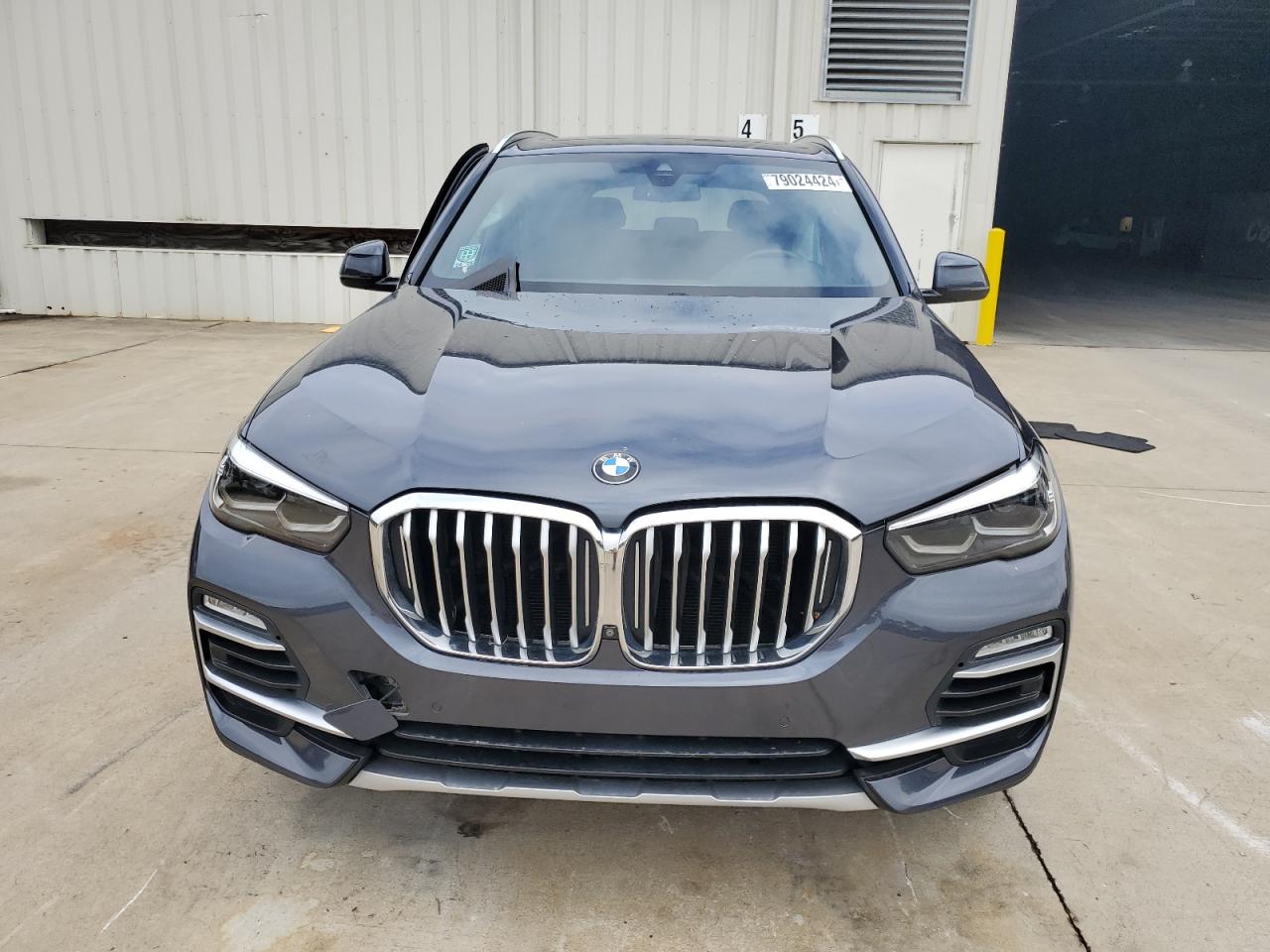 2020 BMW X5 VIN 5UXCR4C06LLT19748 Copart auction photo, all over damage thumbnail 5